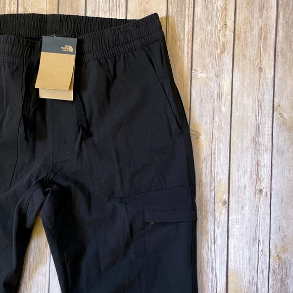 The North Face Men’s Field Cargo Pants In Black - Picture 2 of 7